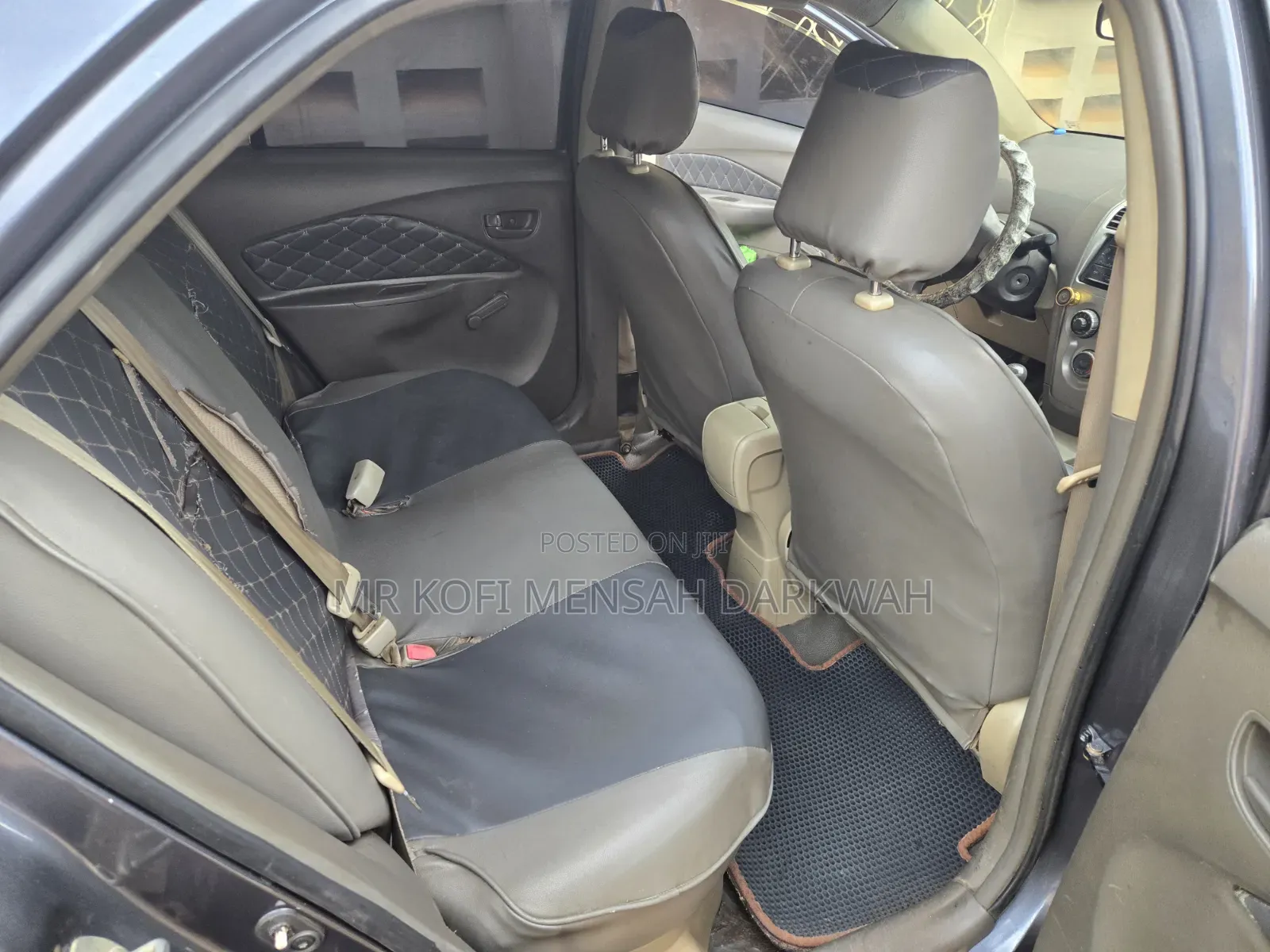 Toyota Yaris Base Sedan 4dr 2010 Gray