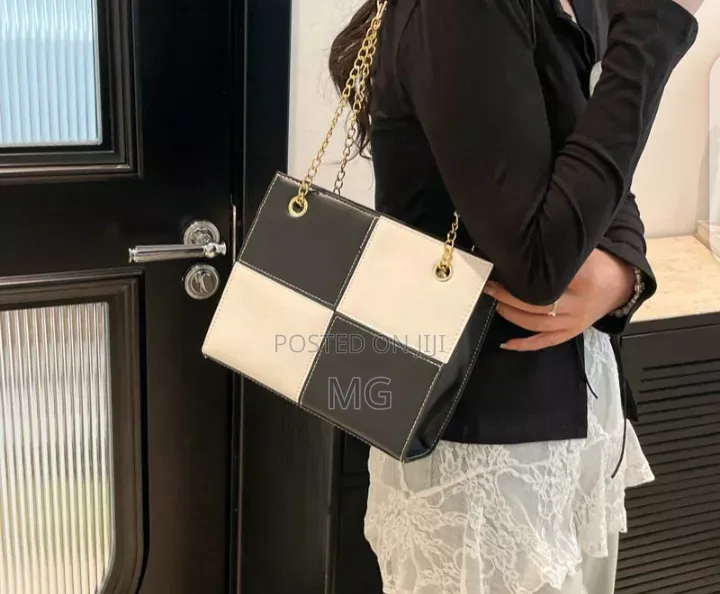 Classic Chain Shoulder Bag