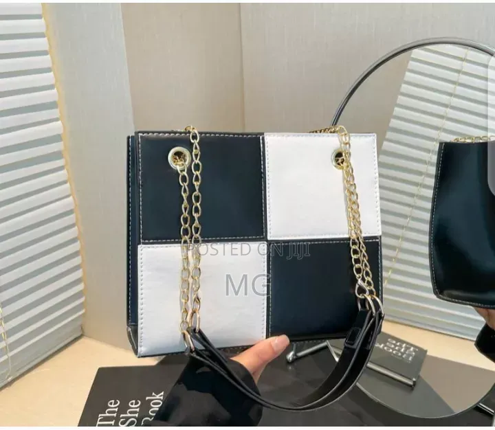Classic Chain Shoulder Bag