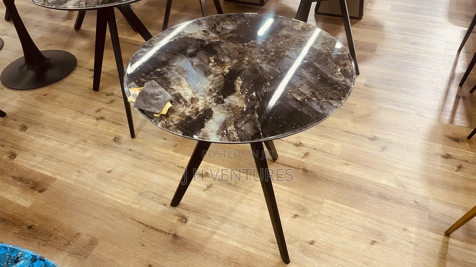 Leisure Table (8238#)