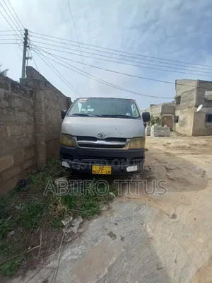 Toyota HiAce 2005