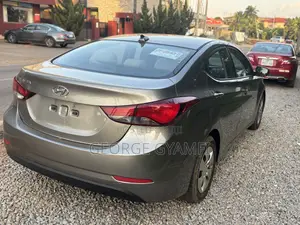 Hyundai Elantra SE Sedan FWD (1.8L 4cyl 6M) 2016 Gray