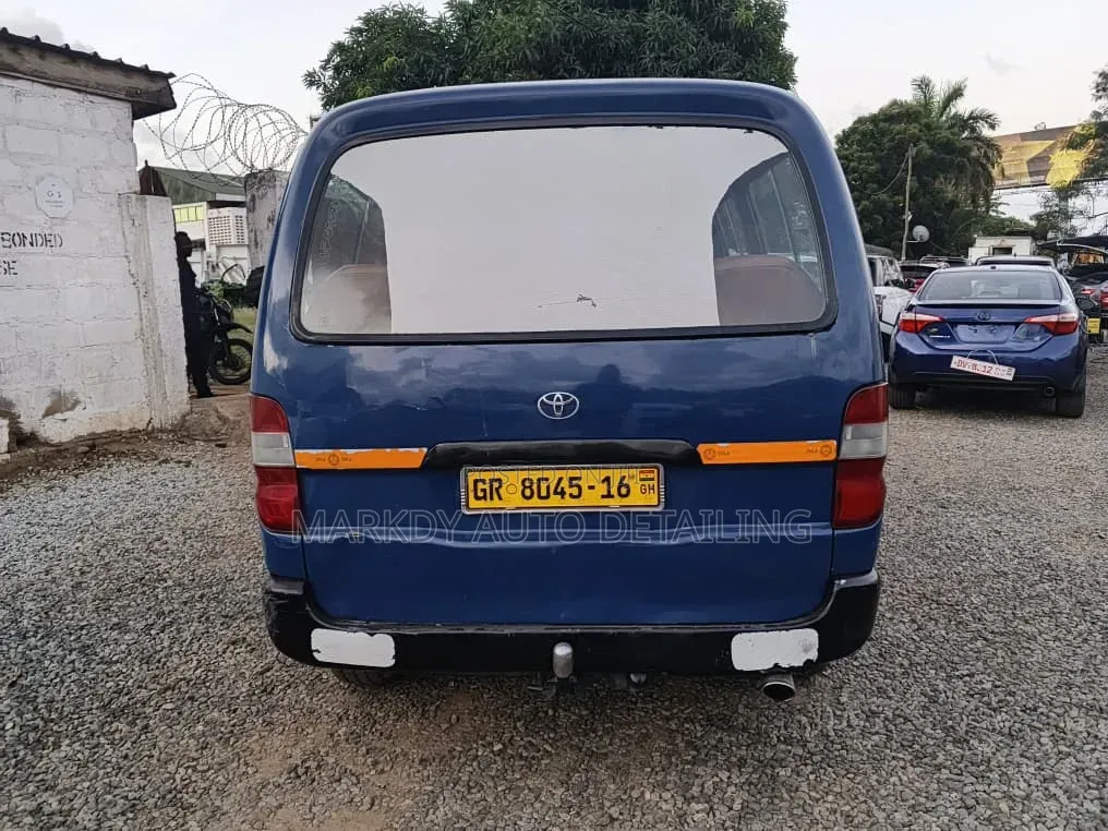 Toyota HiAce 2010 Blue