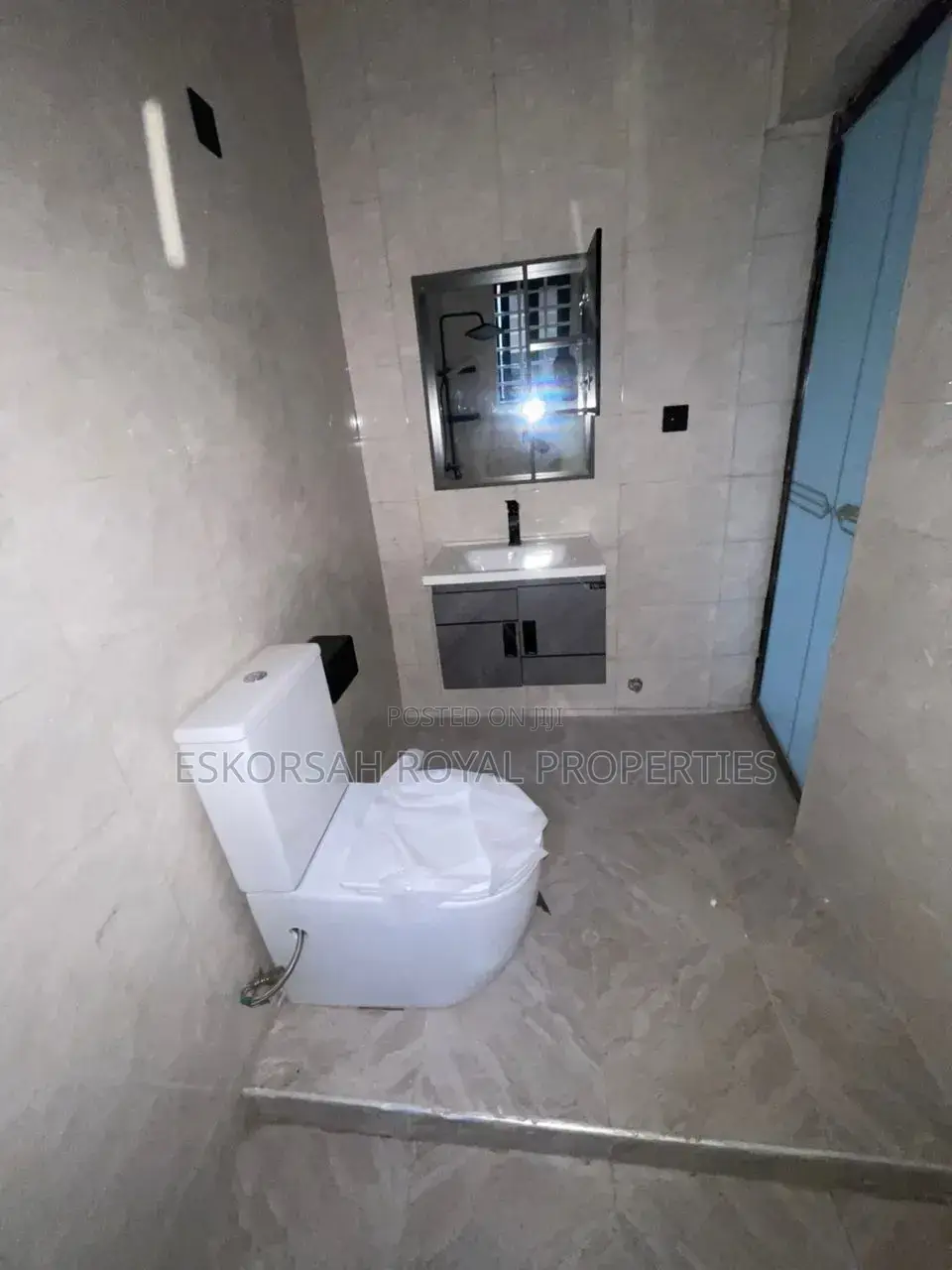 3bdrm House in Odumasi Sonttra, Amasaman for sale