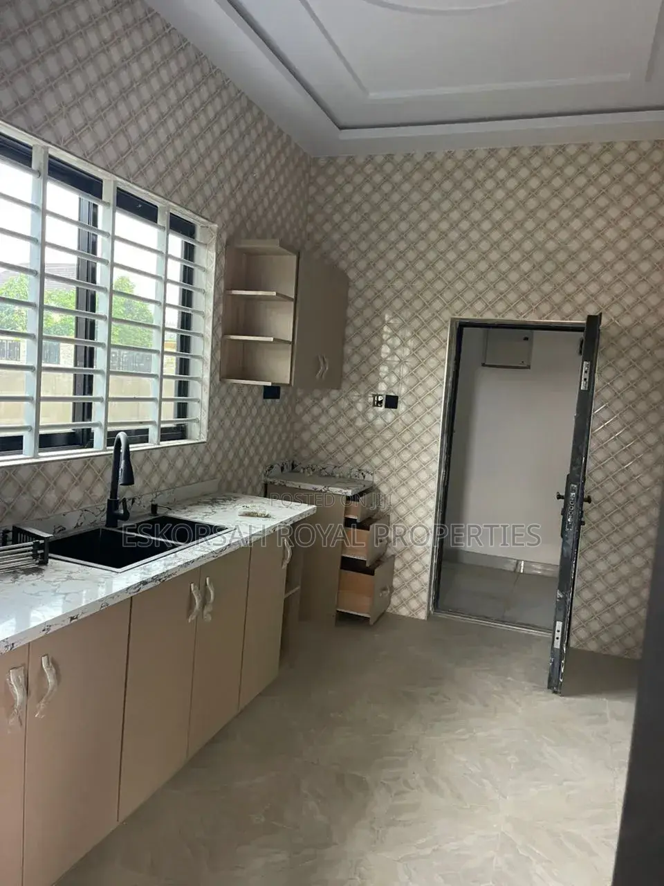 3bdrm House in Odumasi Sonttra, Amasaman for sale