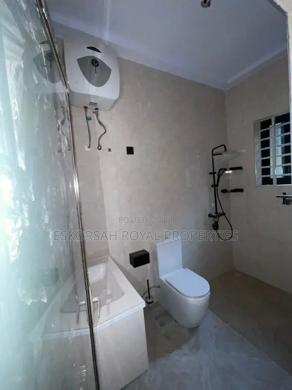 3bdrm House in Odumasi Sonttra, Amasaman for sale