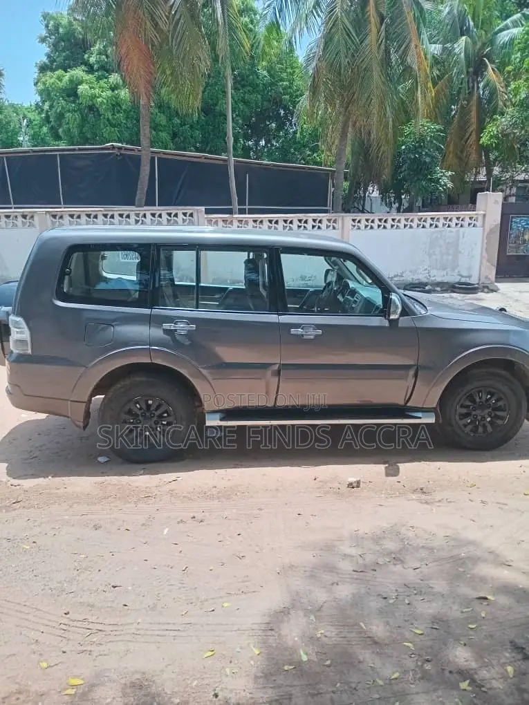 Mitsubishi Pajero 2015 Brown