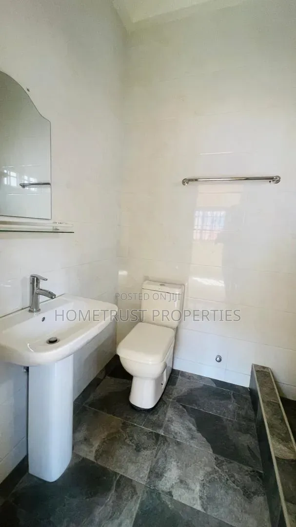 5bdrm Duplex in Pokuase Amanfrom for rent