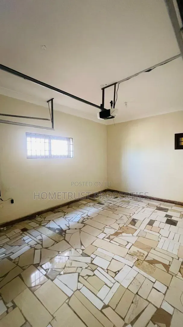 5bdrm Duplex in Pokuase Amanfrom for rent