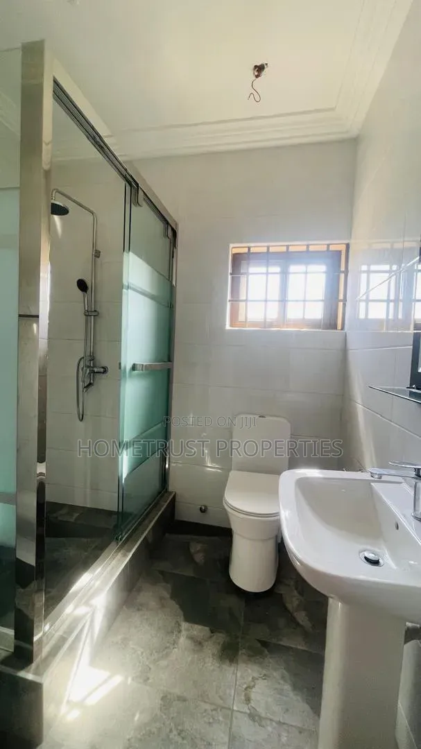 5bdrm Duplex in Pokuase Amanfrom for rent