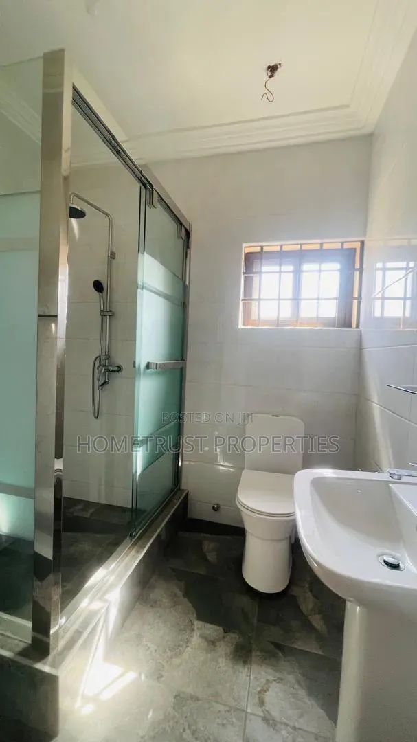 5bdrm Duplex in Pokuase Amanfrom for rent