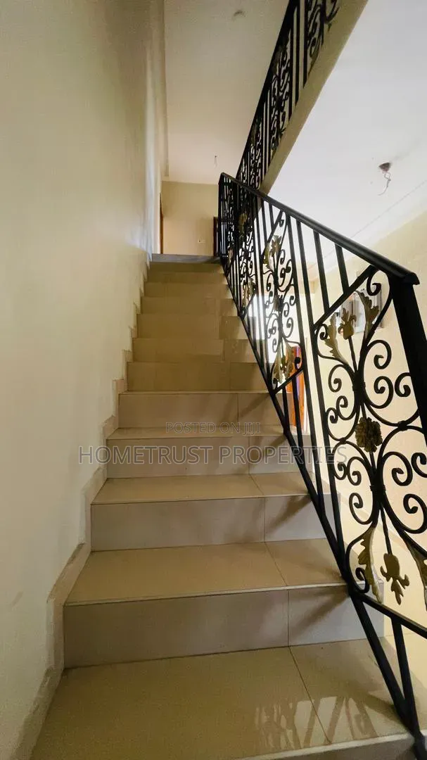 5bdrm Duplex in Pokuase Amanfrom for rent