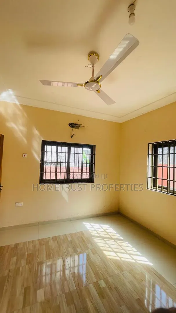 5bdrm Duplex in Pokuase Amanfrom for rent
