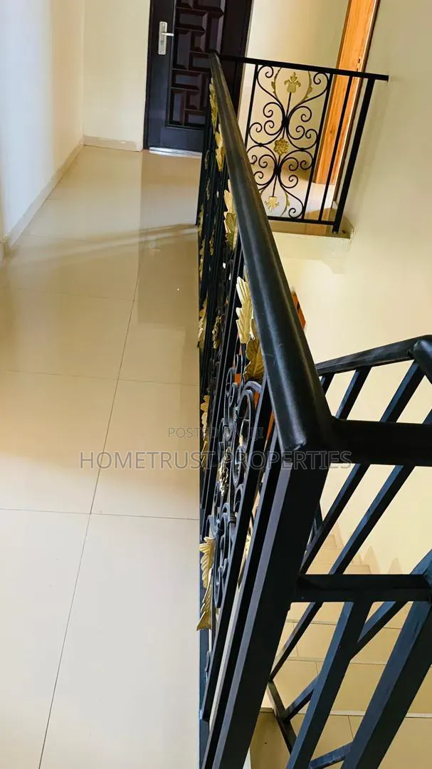 5bdrm Duplex in Pokuase Amanfrom for rent