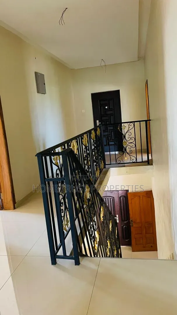 5bdrm Duplex in Pokuase Amanfrom for rent