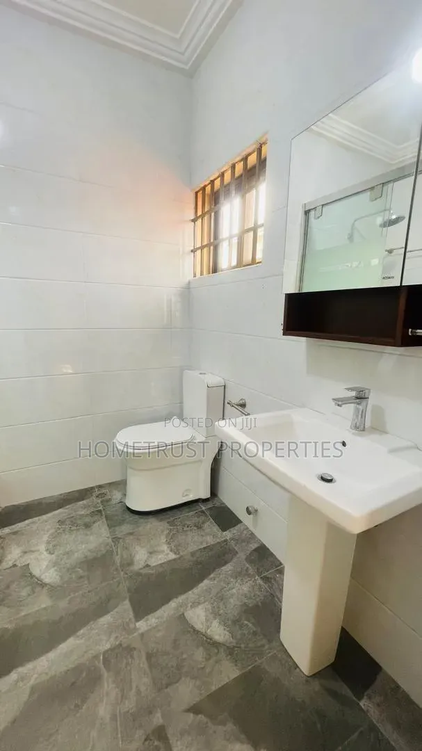 5bdrm Duplex in Pokuase Amanfrom for rent