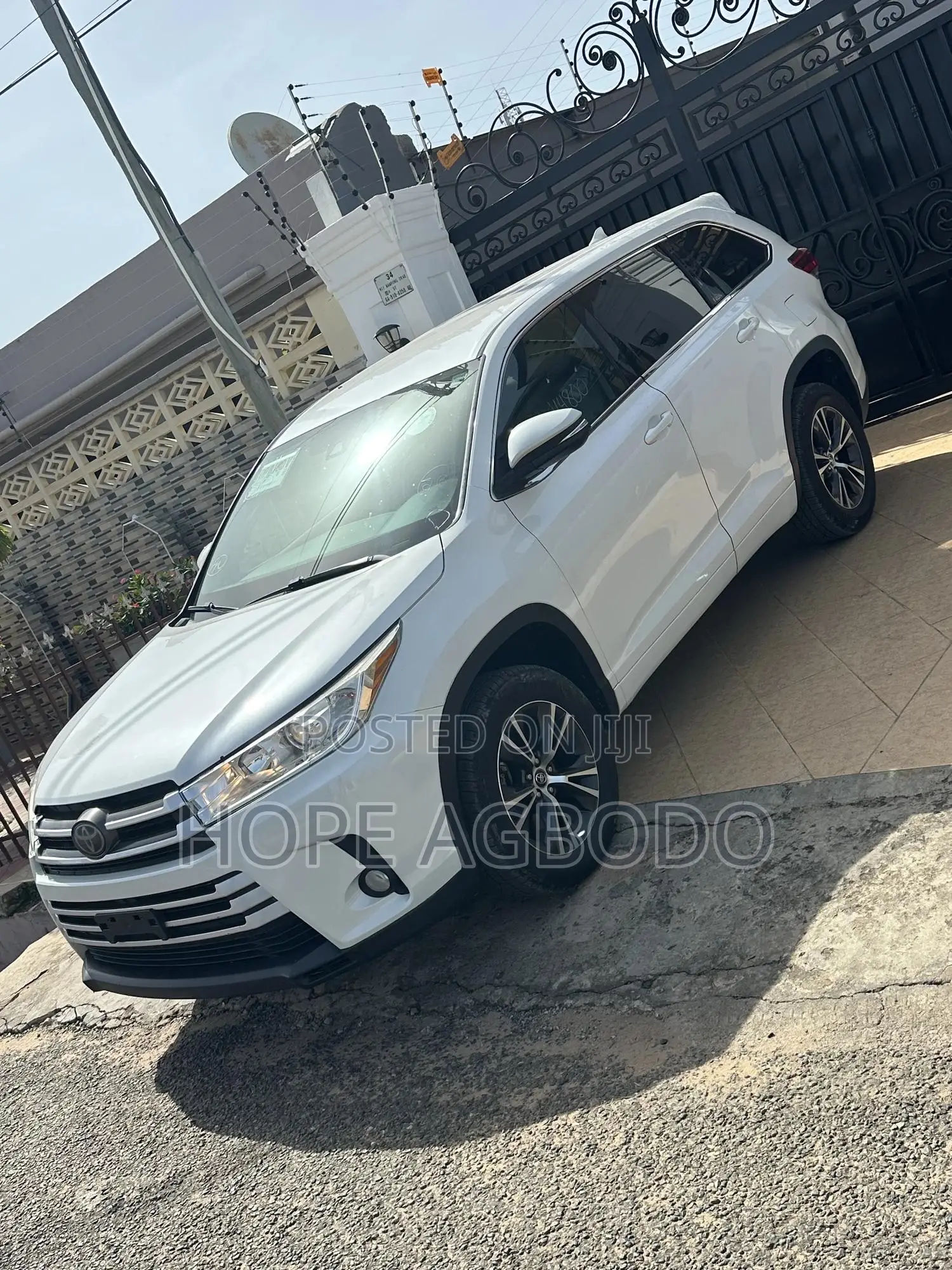 Toyota Highlander LE 4x2 (2.7L 4cyl 6A) 2018 White