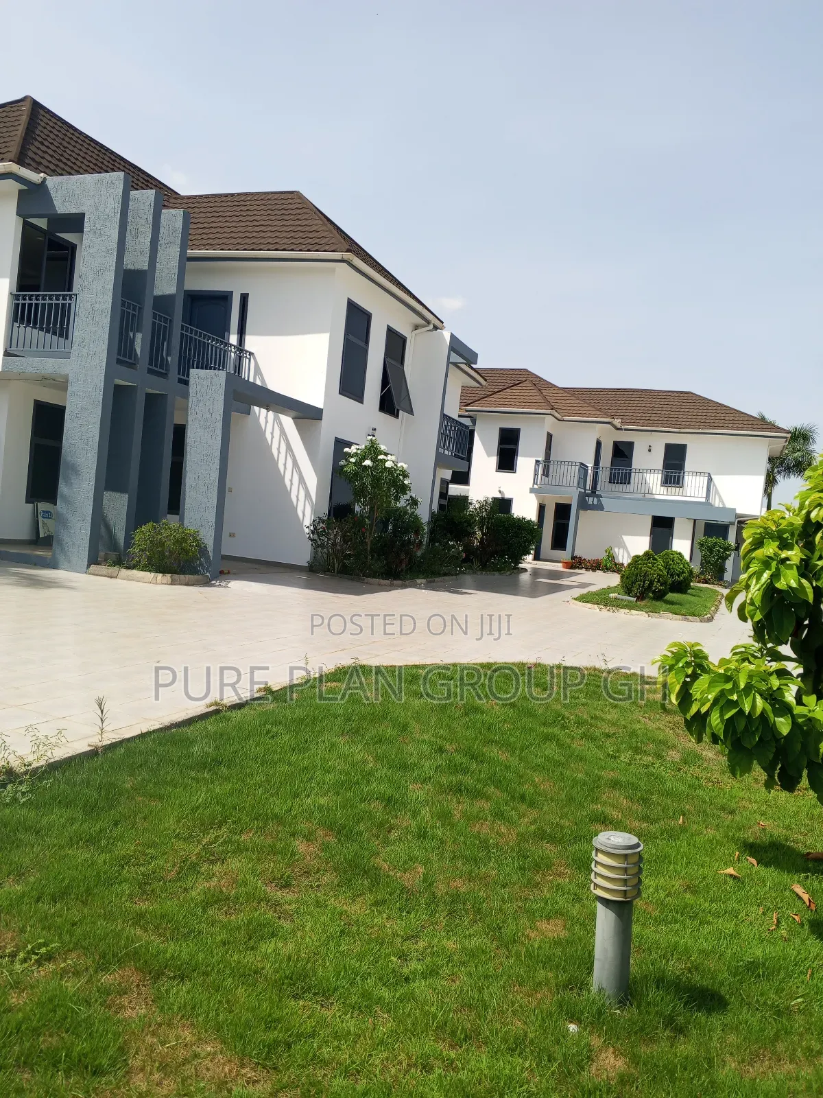 8bdrm House in Abelemkpe Accra, Lincoln School Area for rent