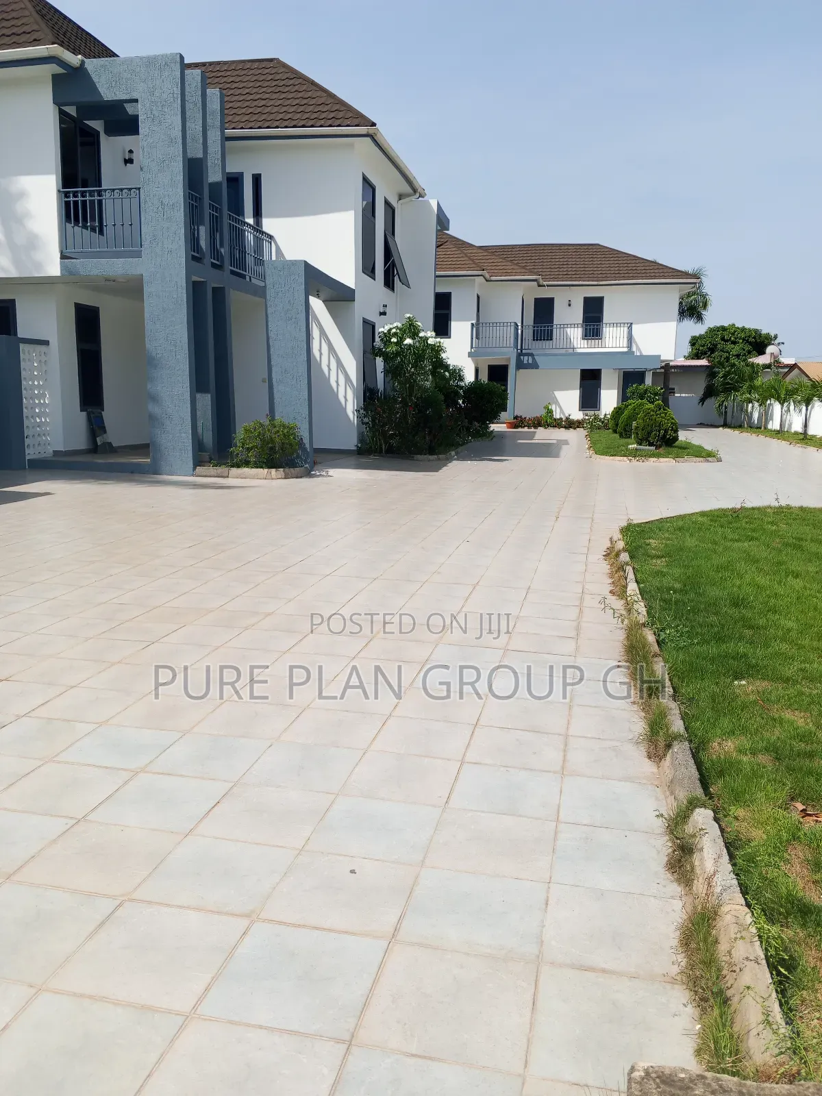 8bdrm House in Abelemkpe Accra, Lincoln School Area for rent