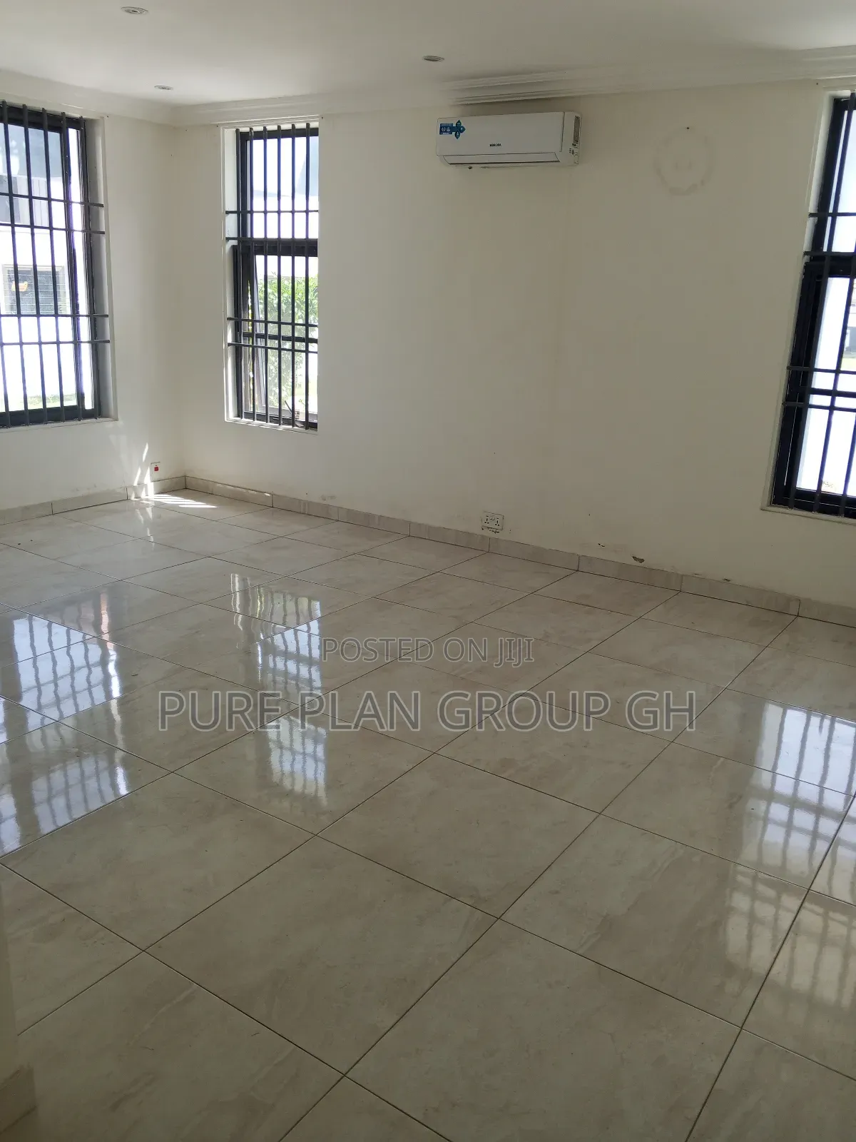 8bdrm House in Abelemkpe Accra, Lincoln School Area for rent