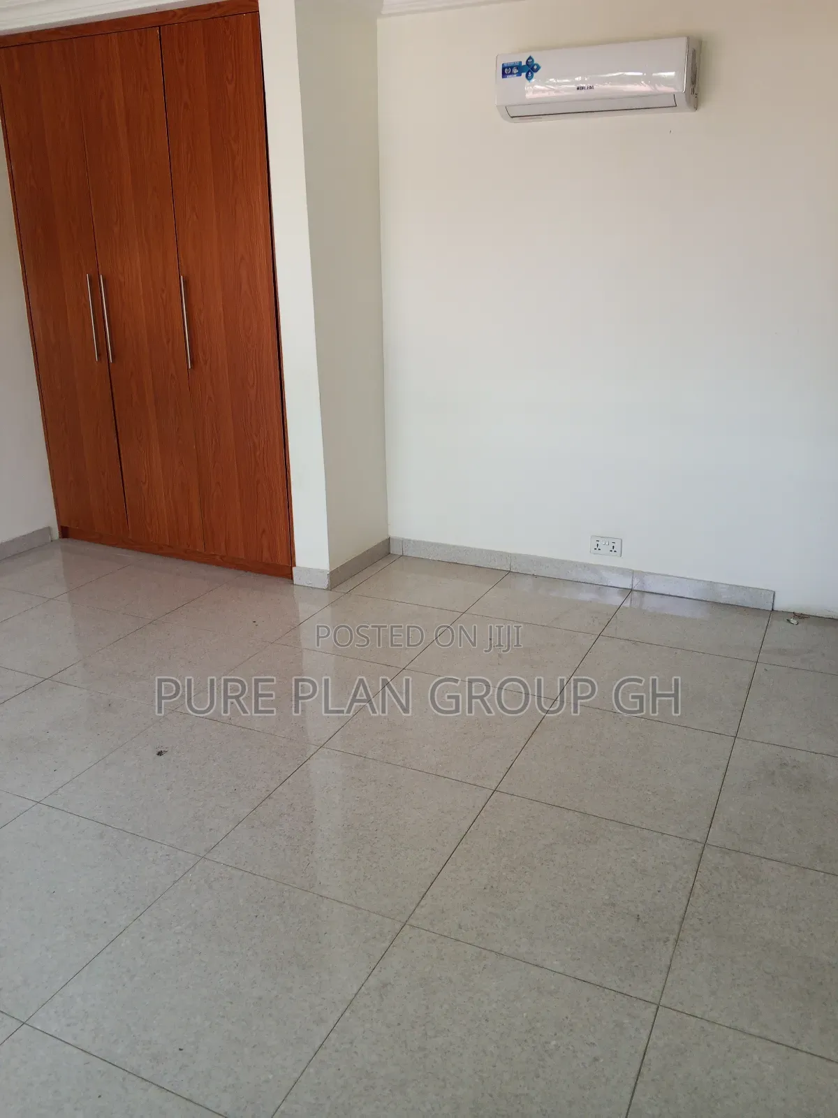 8bdrm House in Abelemkpe Accra, Lincoln School Area for rent