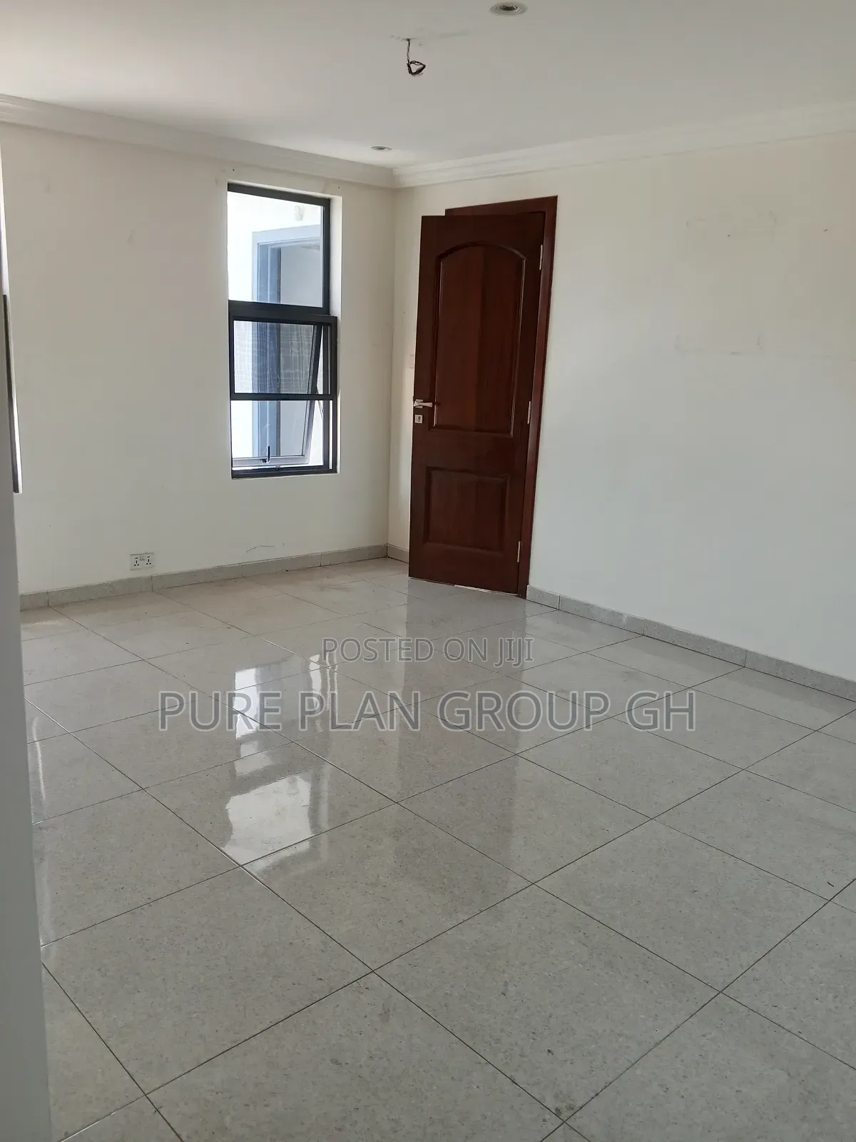 8bdrm House in Abelemkpe Accra, Lincoln School Area for rent