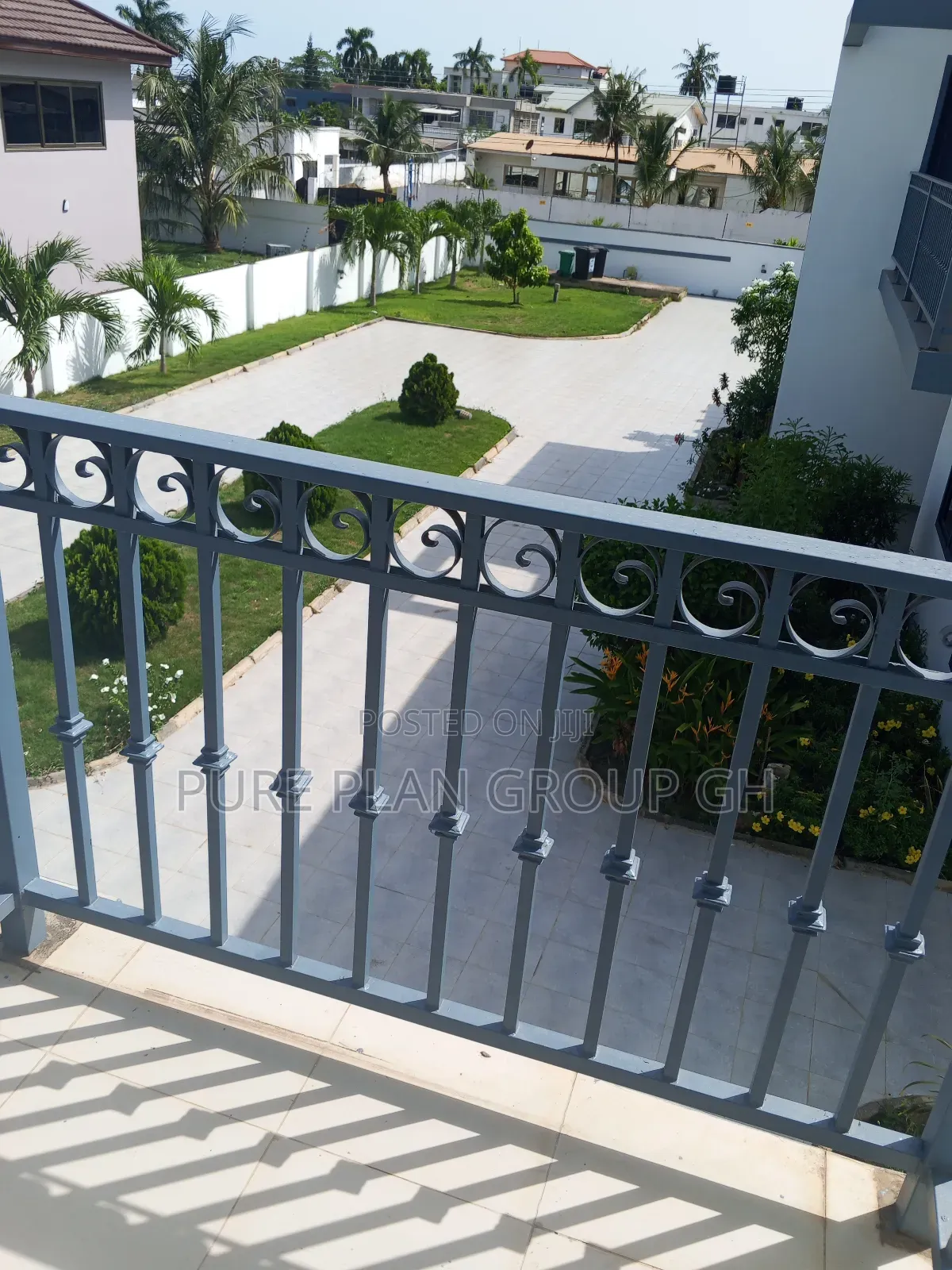 8bdrm House in Abelemkpe Accra, Lincoln School Area for rent