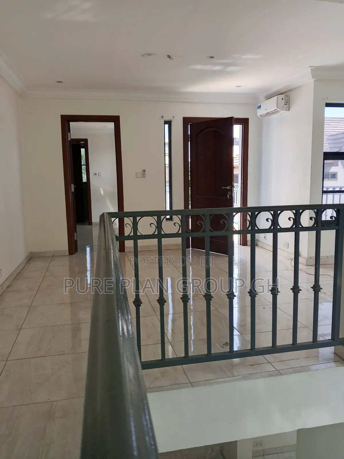 8bdrm House in Abelemkpe Accra, Lincoln School Area for rent