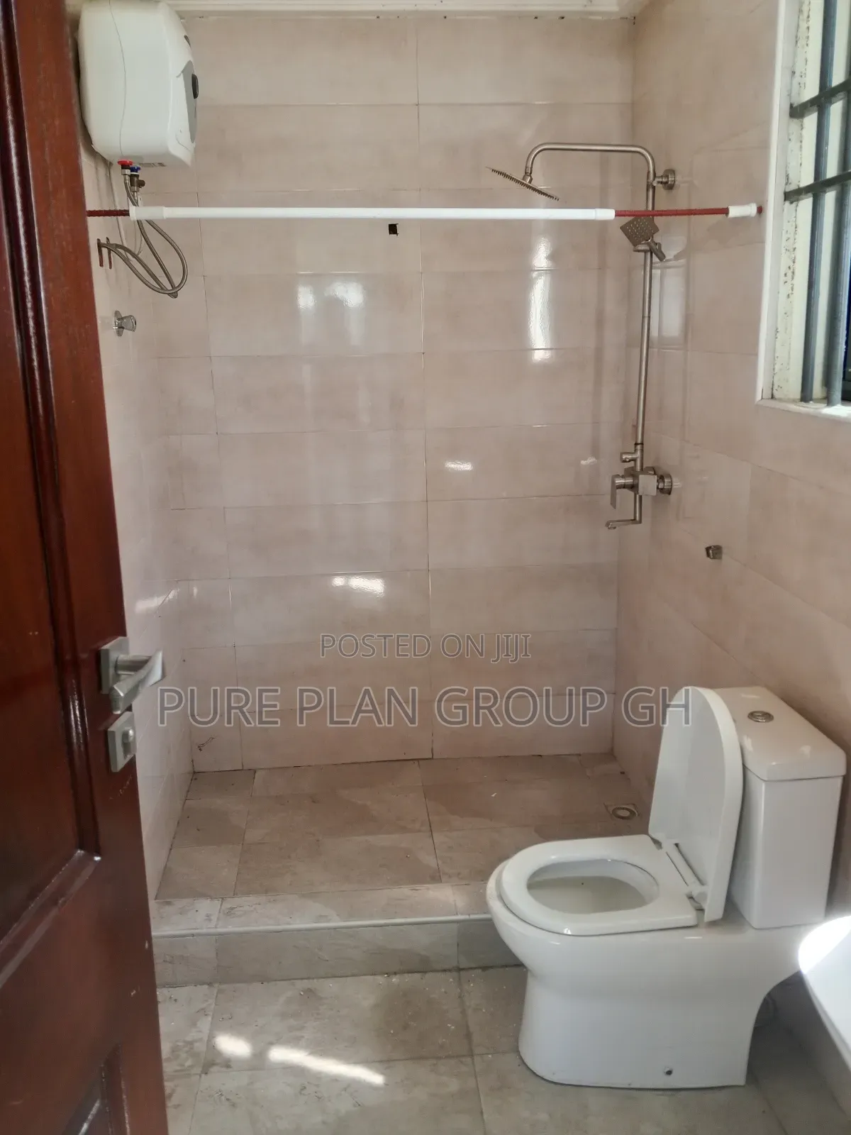8bdrm House in Abelemkpe Accra, Lincoln School Area for rent