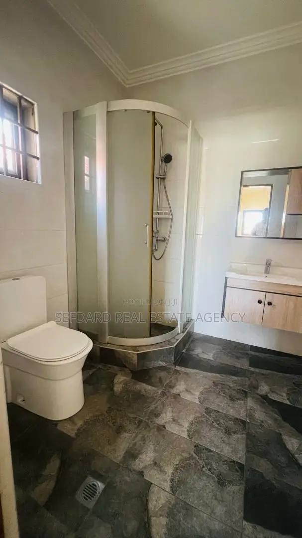 5bdrm Duplex in Sefdard Properties, Pokuase for rent