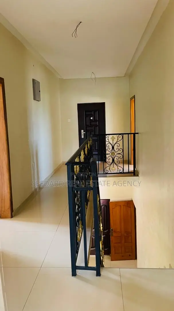 5bdrm Duplex in Sefdard Properties, Pokuase for rent