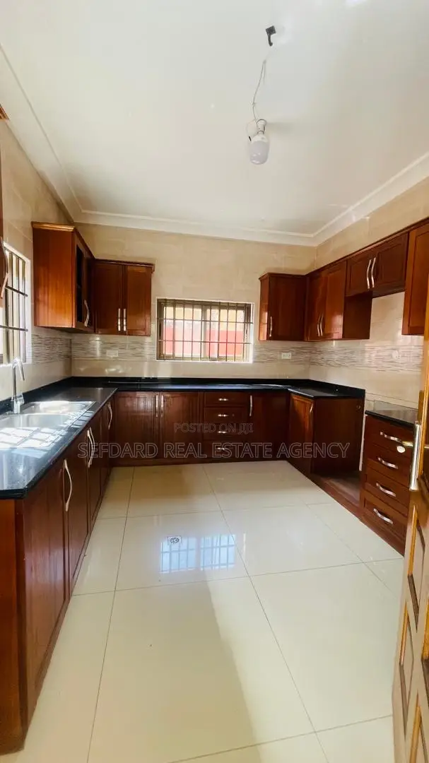 5bdrm Duplex in Sefdard Properties, Pokuase for rent