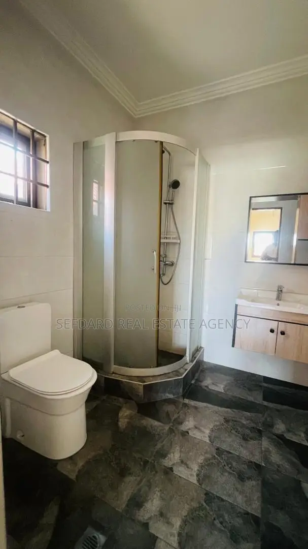 5bdrm Duplex in Sefdard Properties, Pokuase for rent