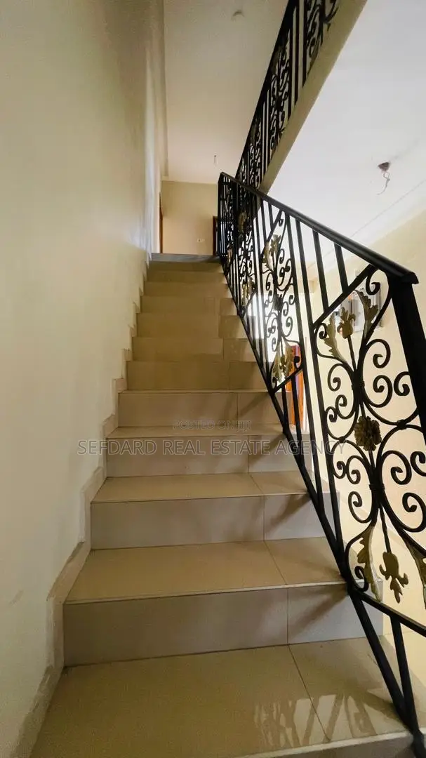 5bdrm Duplex in Sefdard Properties, Pokuase for rent