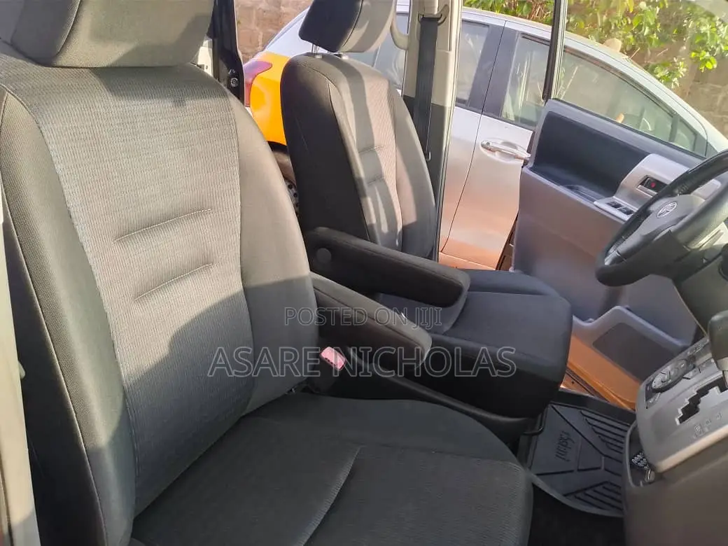 Toyota Voxy 2013 Black