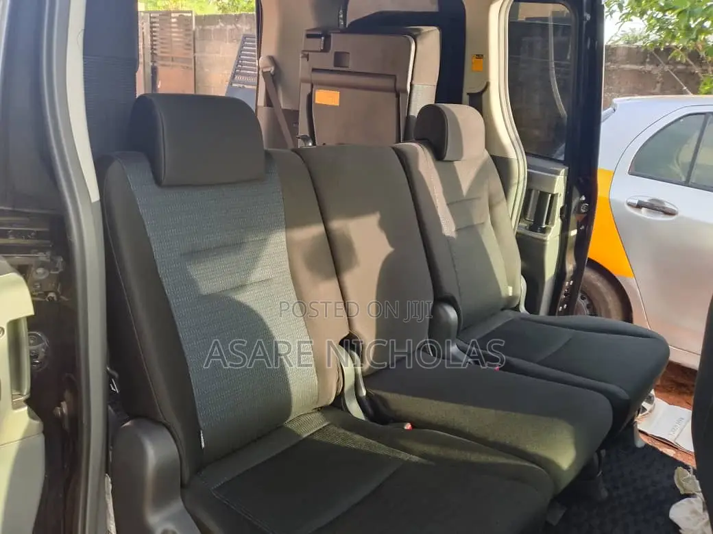 Toyota Voxy 2013 Black