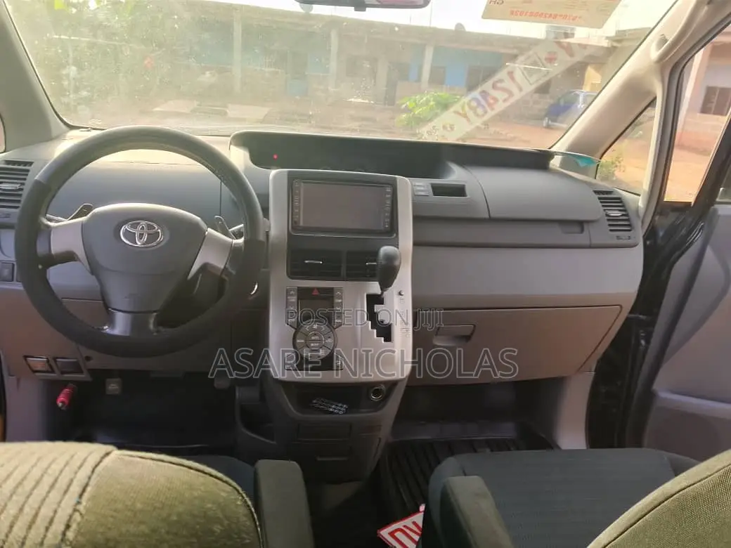 Toyota Voxy 2013 Black