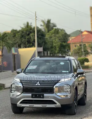 Mitsubishi Outlander SE 2023 Silver