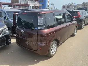 Toyota Sienta 2013 Brown