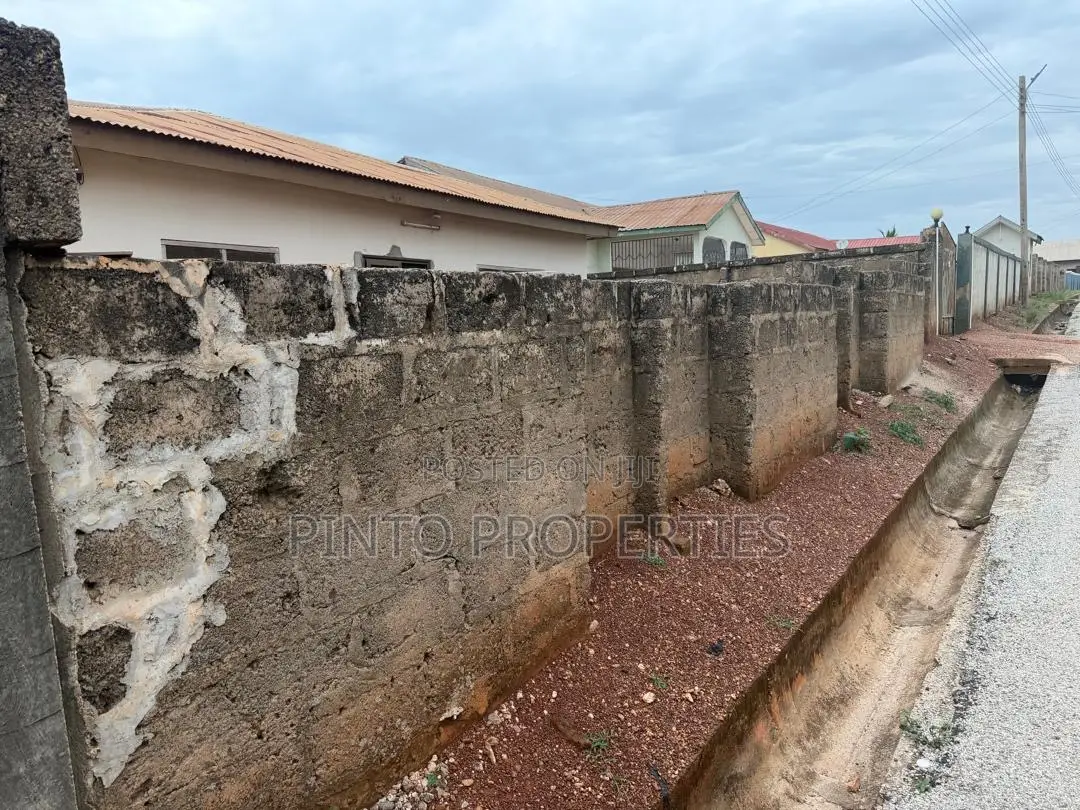 Land/House for Sale in Sunyani