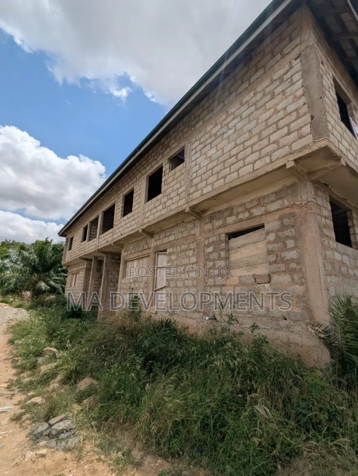5bdrm House in Uncompleted 5 Bedrm, Pokuase for sale