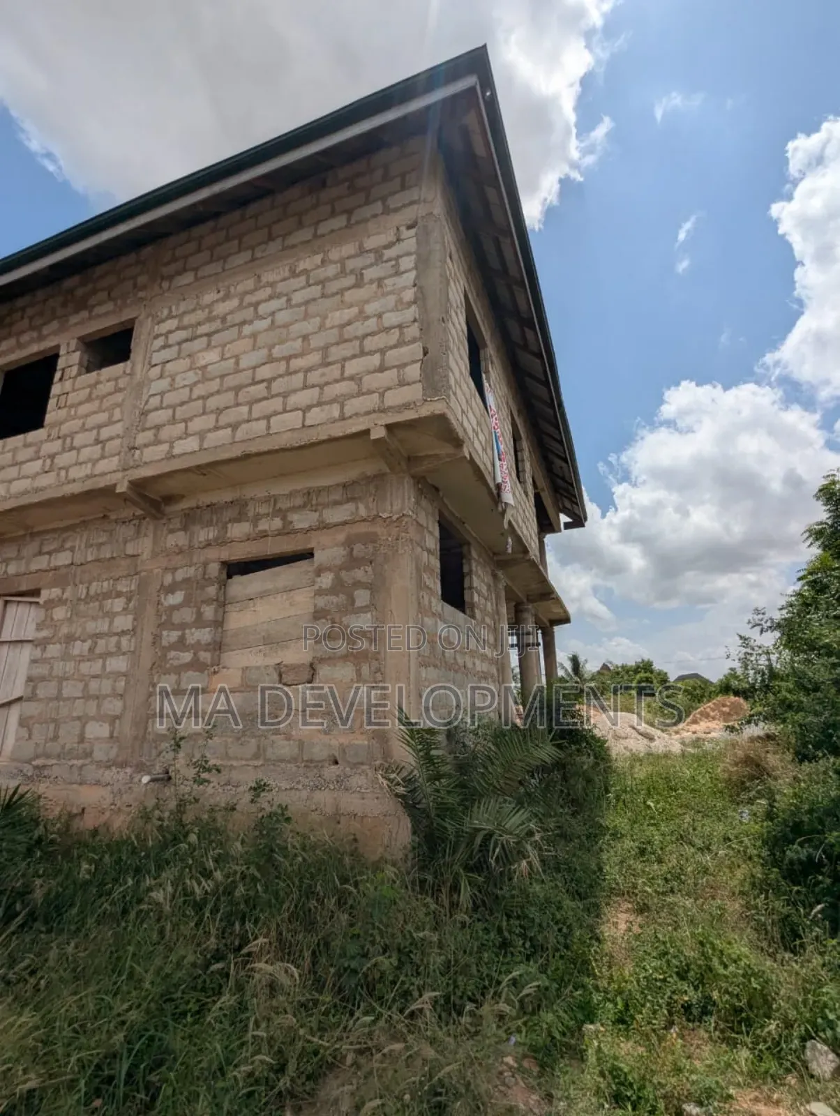 5bdrm House in Uncompleted 5 Bedrm, Pokuase for sale