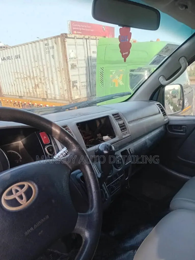 Toyota HiAce 2010 Silver