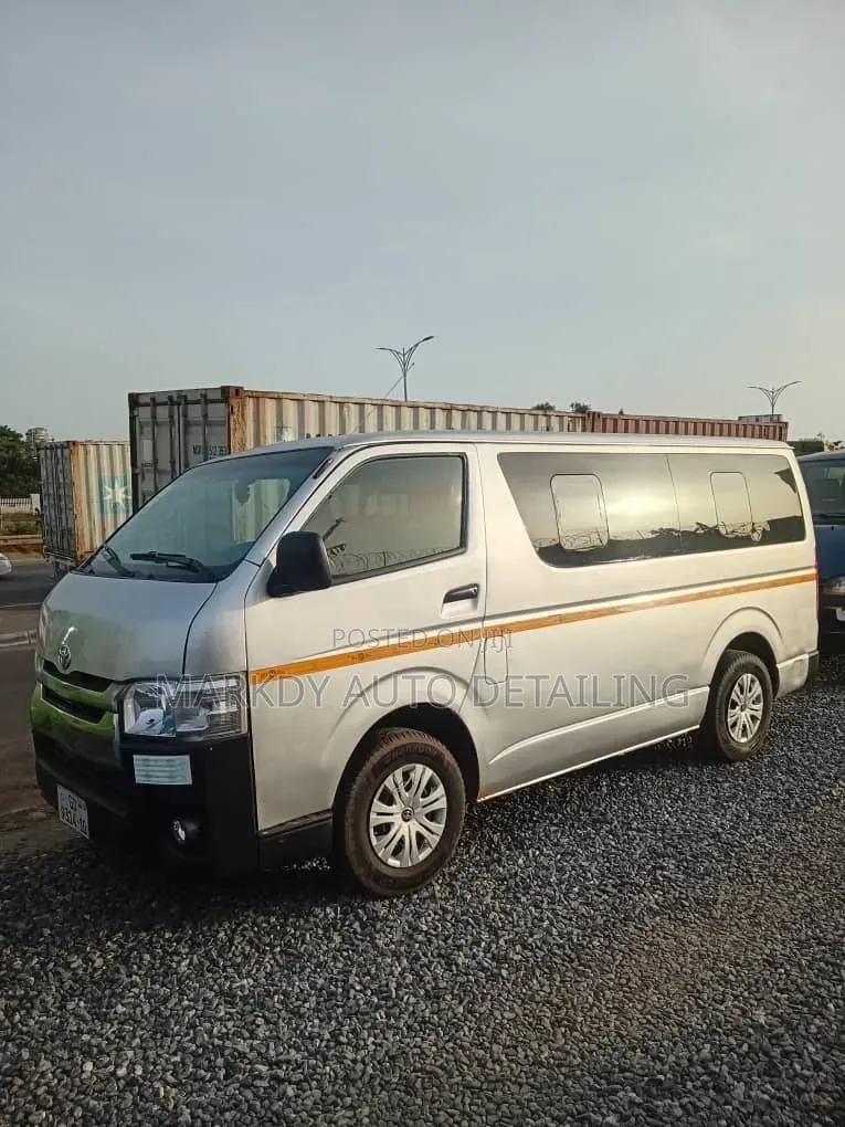 Toyota HiAce 2010 Silver