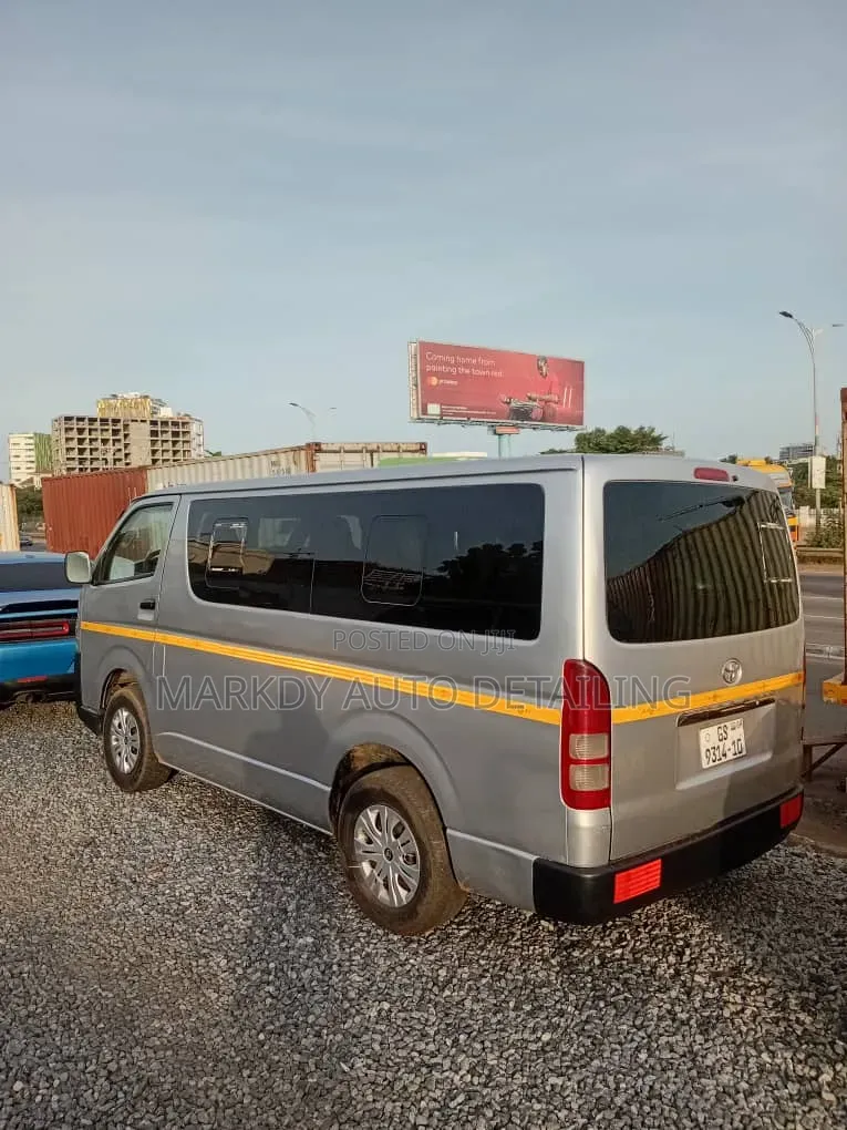Toyota HiAce 2010 Silver