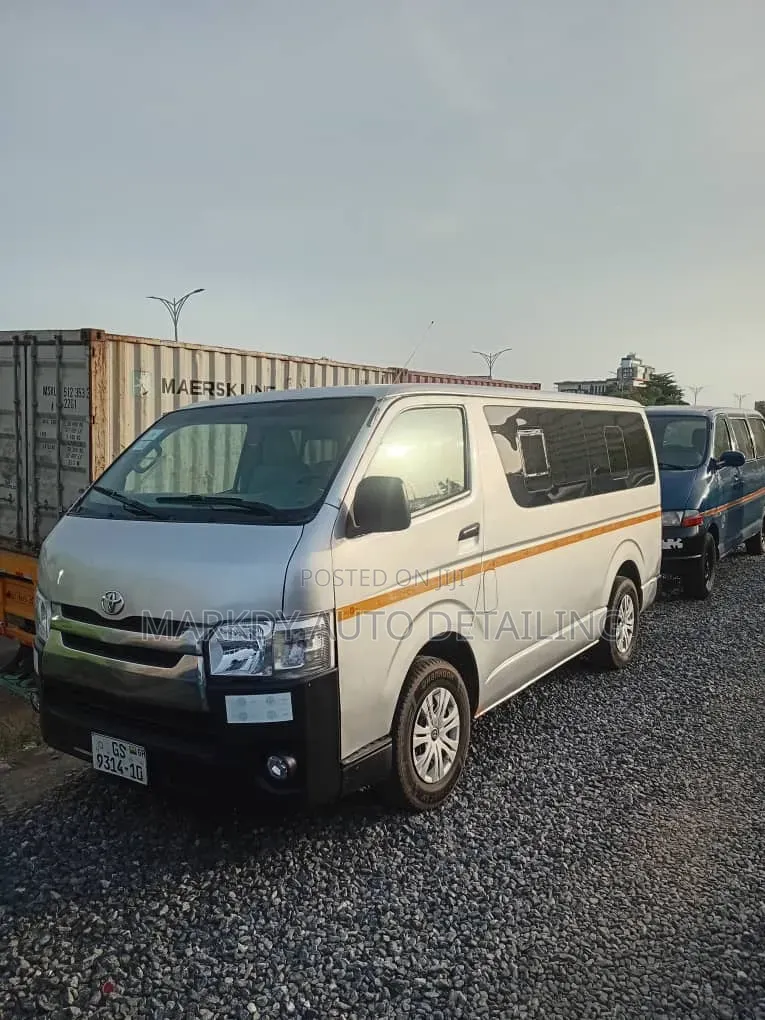 Toyota HiAce 2010 Silver