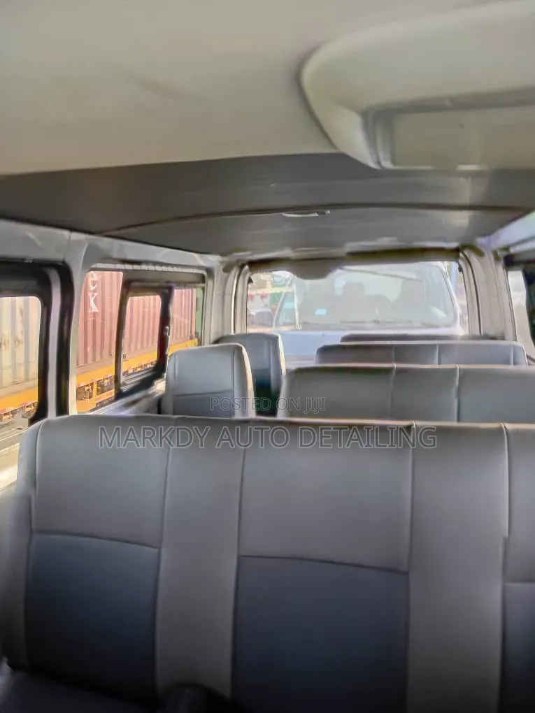Toyota HiAce 2010 Silver