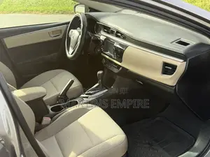 Toyota Corolla LE 4dr Sedan (1.8L 4cyl CVT) 2015 Gray