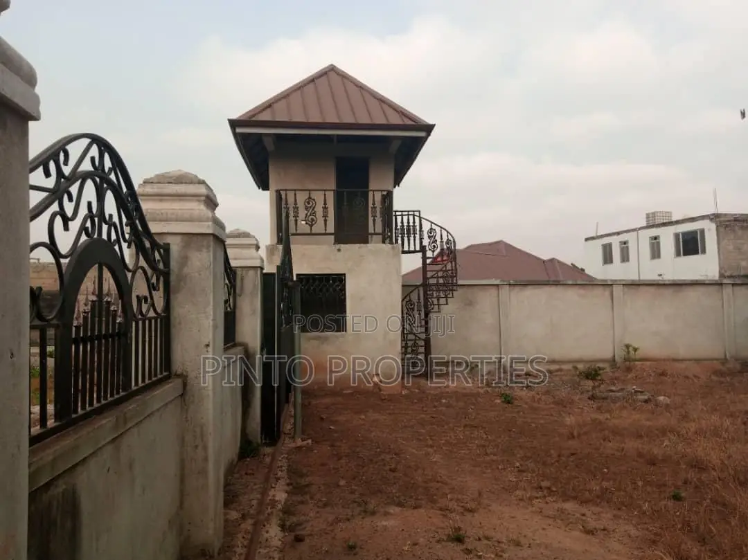 6bdrm House in Ejisu Krapa for sale