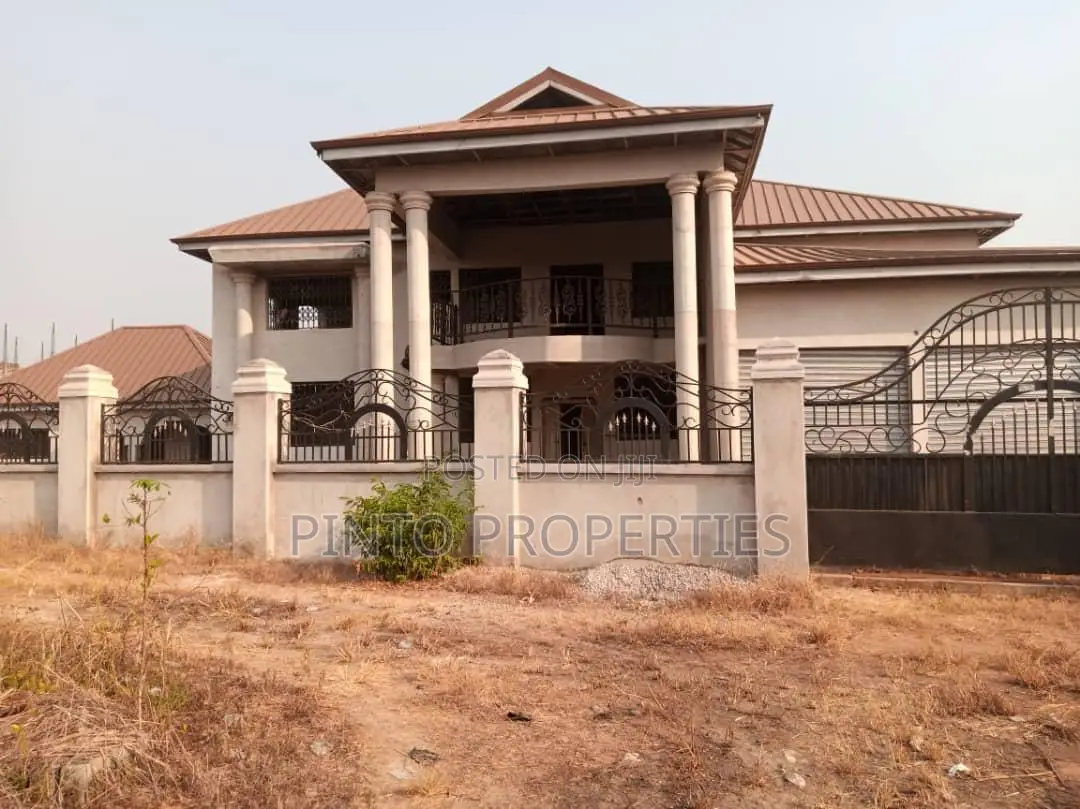 6bdrm House in Ejisu Krapa for sale